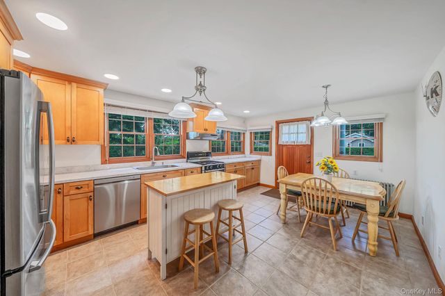 75 Champlin Avenue, Bellport, NY 11713