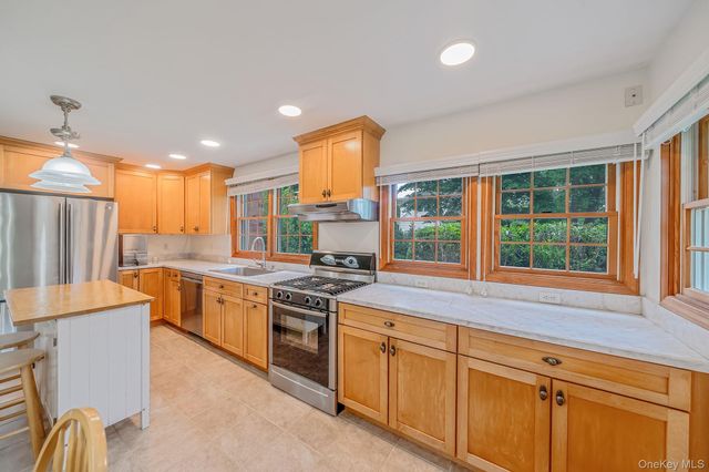 75 Champlin Avenue, Bellport, NY 11713