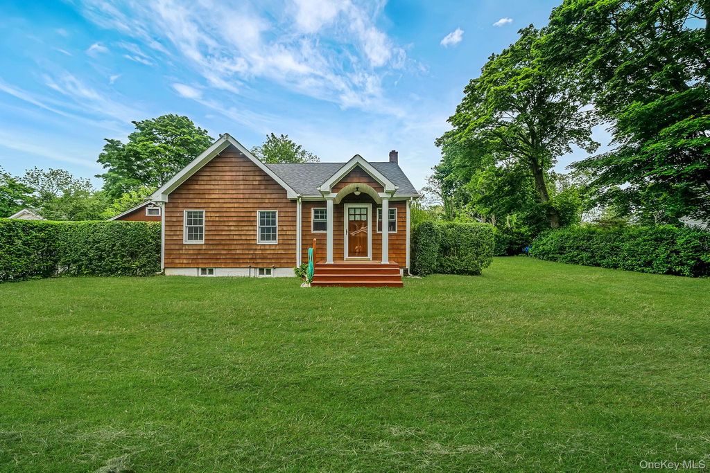 75 Champlin Avenue, Bellport, NY 11713