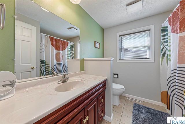 549 Marie Lane, North Mankato, MN 56003