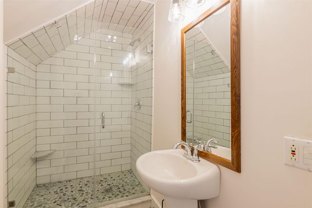 144 Taconic Avenue, Manchester, VT 05254