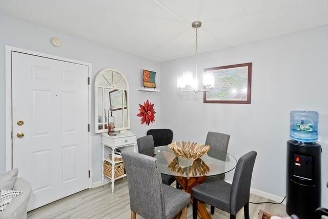 24 Maplecrest Cir D, Holyoke, MA 01040