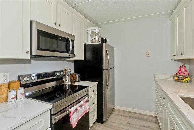 24 Maplecrest Cir D, Holyoke, MA 01040