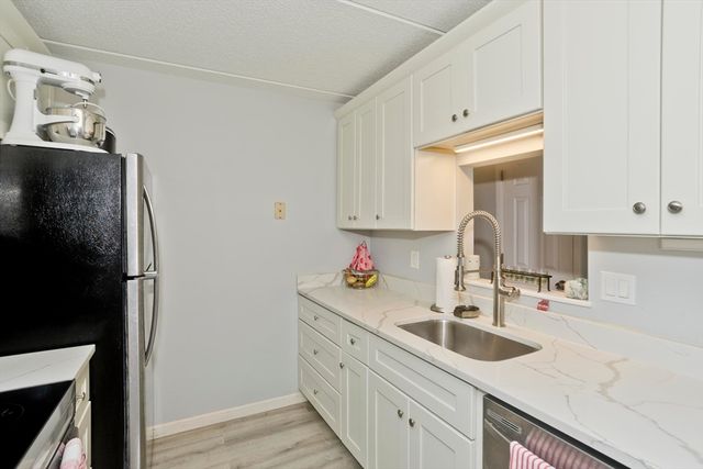 24 Maplecrest Cir D, Holyoke, MA 01040