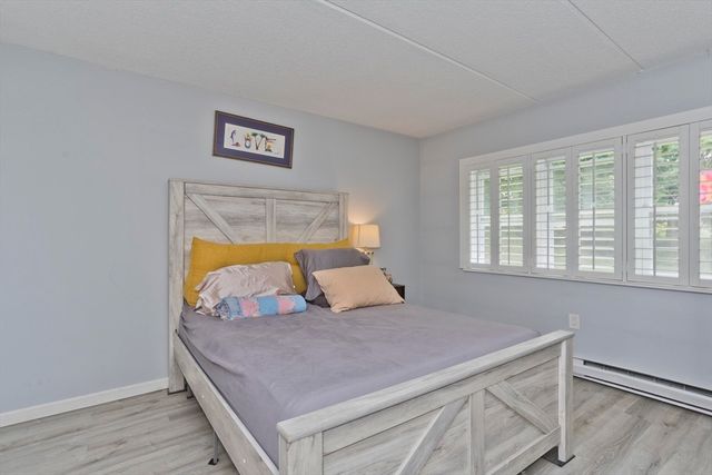 24 Maplecrest Cir D, Holyoke, MA 01040
