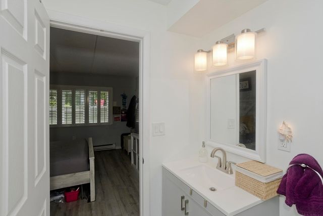 24 Maplecrest Cir D, Holyoke, MA 01040