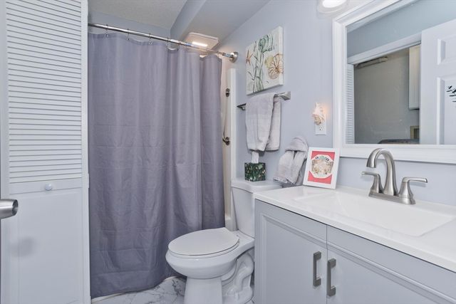 24 Maplecrest Cir D, Holyoke, MA 01040