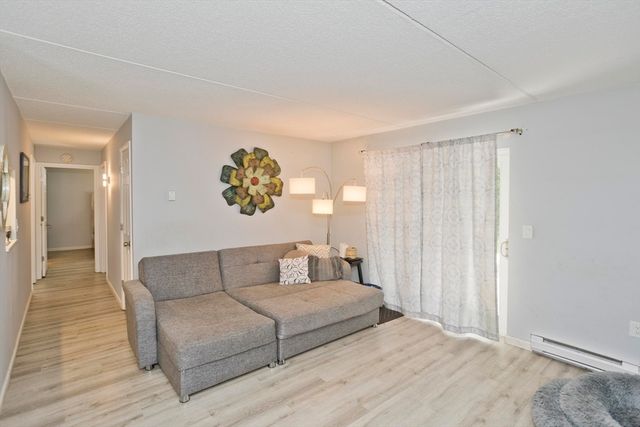 24 Maplecrest Cir D, Holyoke, MA 01040