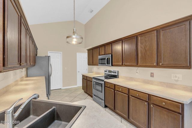 1422 Saffron Trail, Deland, FL 32724