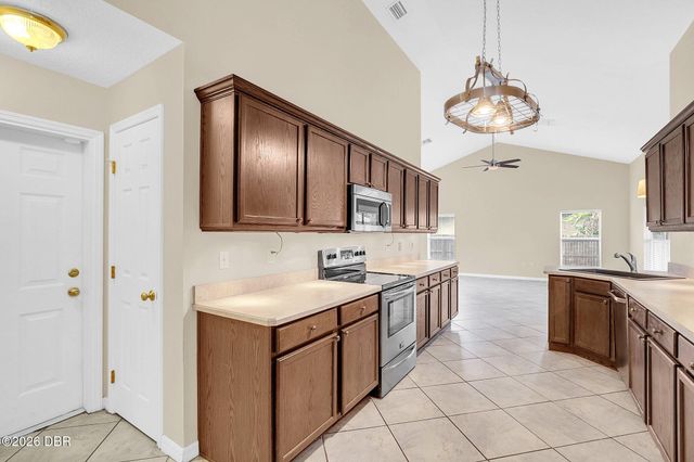 1422 Saffron Trail, Deland, FL 32724