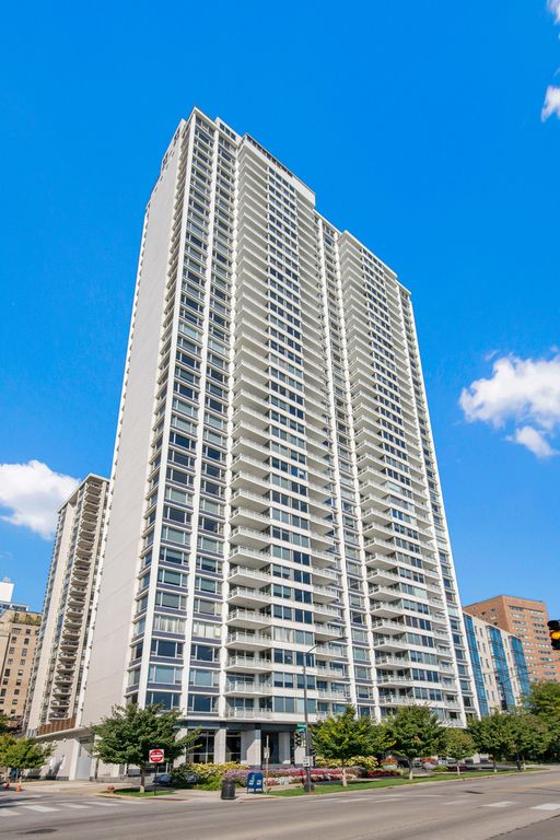 1300 N Lake Shore Drive 5A, Chicago, IL 60610