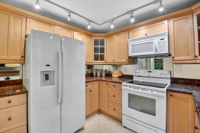 3589 S Ocean Boulevard 609, South Palm Beach, FL 33480