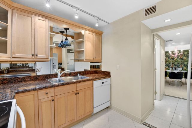 3589 S Ocean Boulevard 609, South Palm Beach, FL 33480