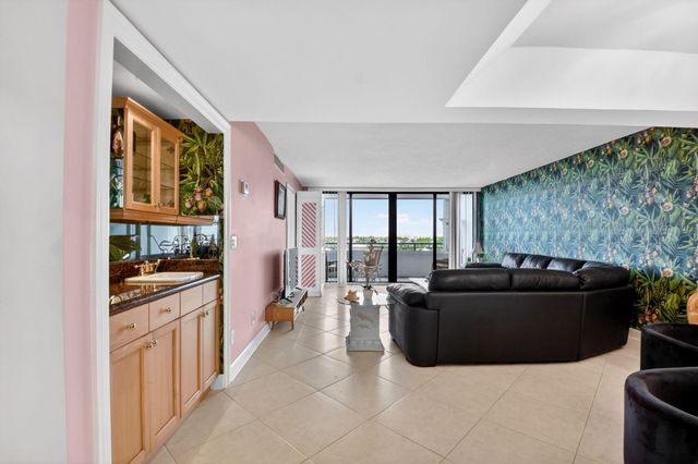 3589 S Ocean Boulevard 609, South Palm Beach, FL 33480