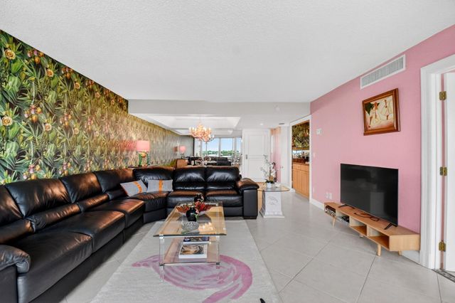 3589 S Ocean Boulevard 609, South Palm Beach, FL 33480