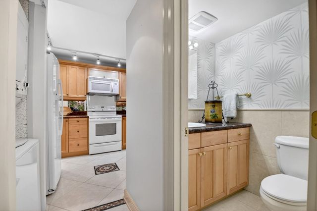 3589 S Ocean Boulevard 609, South Palm Beach, FL 33480