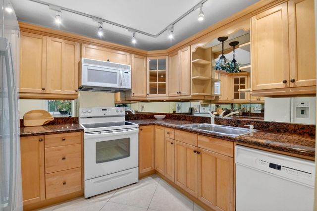 3589 S Ocean Boulevard 609, South Palm Beach, FL 33480