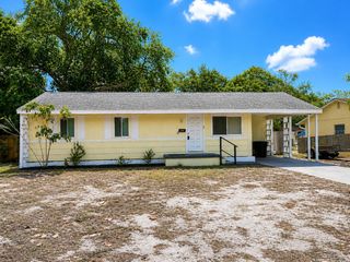 930 ALCAZAR WAY S, St Petersburg, FL 33705