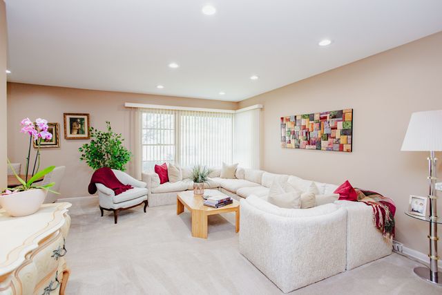 1133 KENTON Road, Deerfield, IL 60015