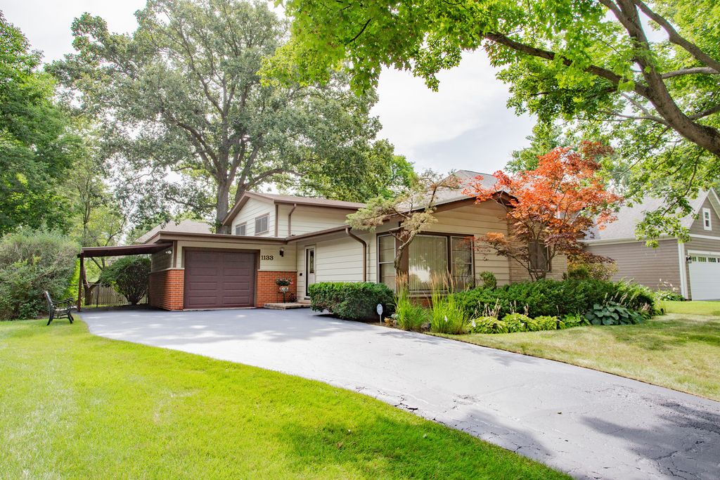 1133 KENTON Road, Deerfield, IL 60015