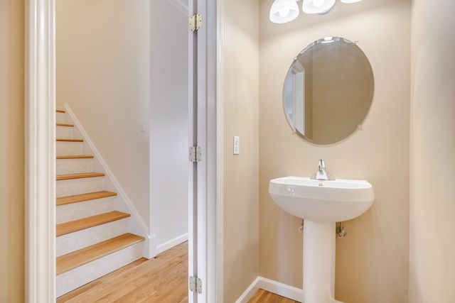 92 Woodcrest Lane 92, Danbury, CT 06810