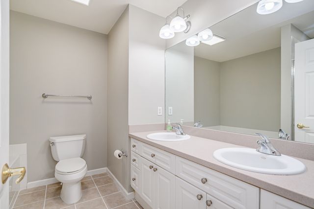 92 Woodcrest Lane 92, Danbury, CT 06810