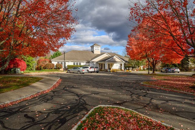 92 Woodcrest Lane 92, Danbury, CT 06810