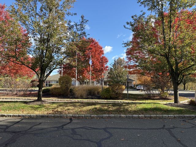 92 Woodcrest Lane 92, Danbury, CT 06810