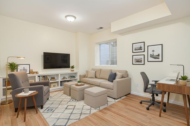 92 Woodcrest Lane 92, Danbury, CT 06810