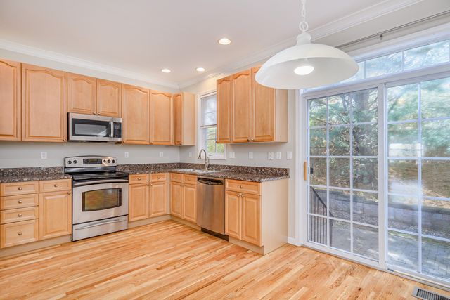 92 Woodcrest Lane 92, Danbury, CT 06810