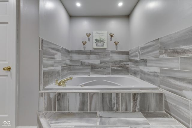 6125 E Edgewood Avenue, Indianapolis, IN 46237