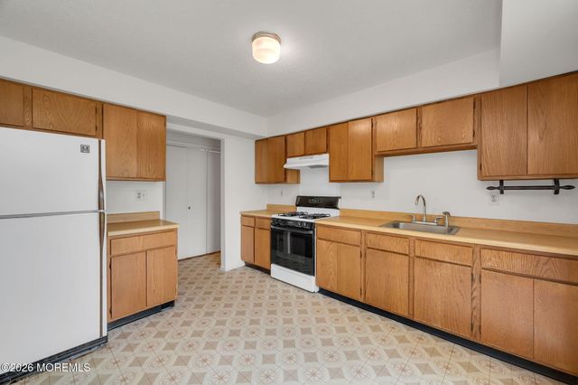 28 Brand Road, Toms River, NJ 08753