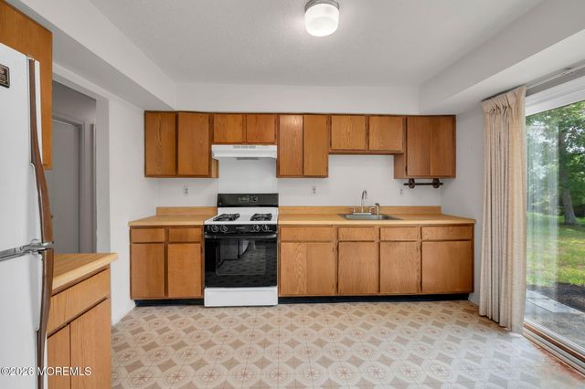 28 Brand Road, Toms River, NJ 08753