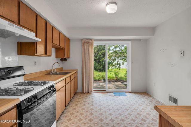 28 Brand Road, Toms River, NJ 08753