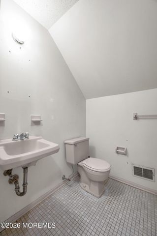28 Brand Road, Toms River, NJ 08753