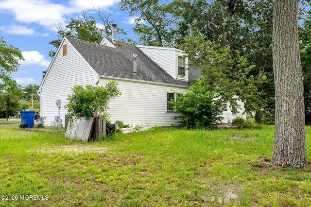28 Brand Road, Toms River, NJ 08753