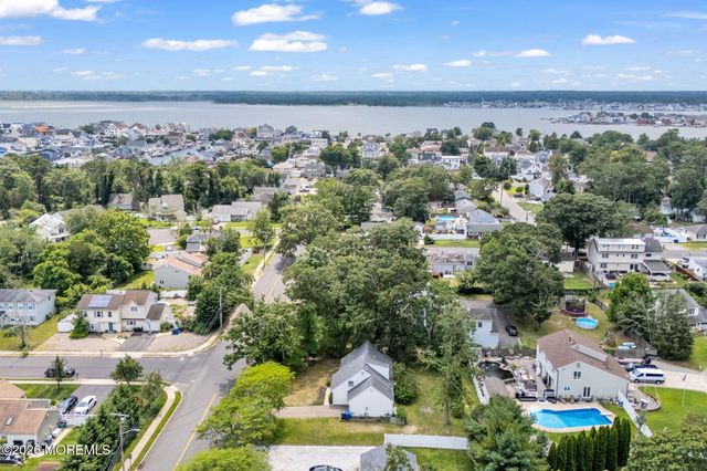 28 Brand Road, Toms River, NJ 08753