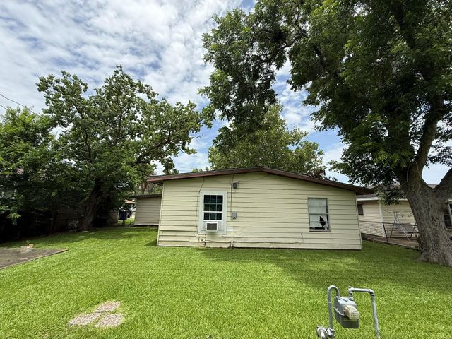 2213 17th Avenue N, Texas City, TX 77590