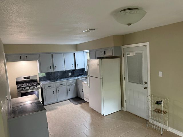 2213 17th Avenue N, Texas City, TX 77590