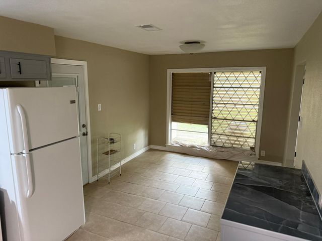 2213 17th Avenue N, Texas City, TX 77590