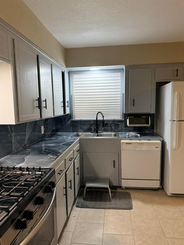 2213 17th Avenue N, Texas City, TX 77590