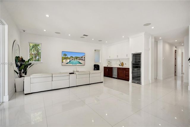 12401 SW 45th Street, Miami, FL 33175