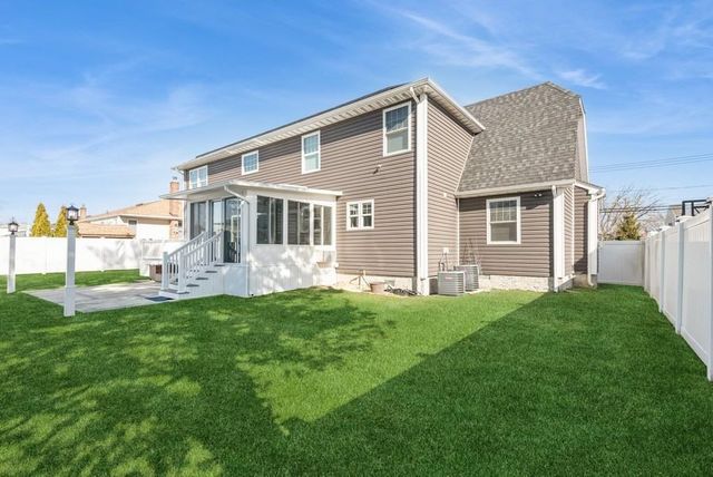 645 N Indiana Avenue, Lindenhurst, NY 11757
