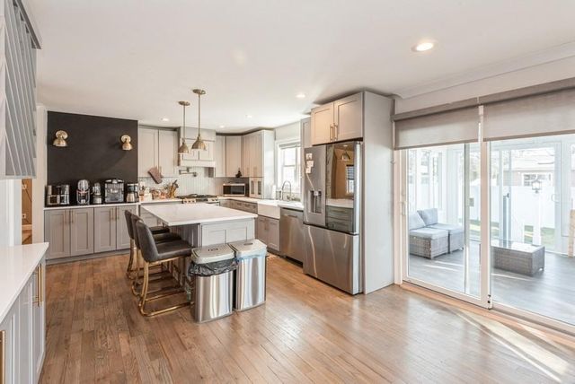 645 N Indiana Avenue, Lindenhurst, NY 11757