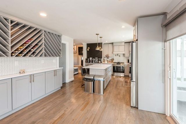 645 N Indiana Avenue, Lindenhurst, NY 11757