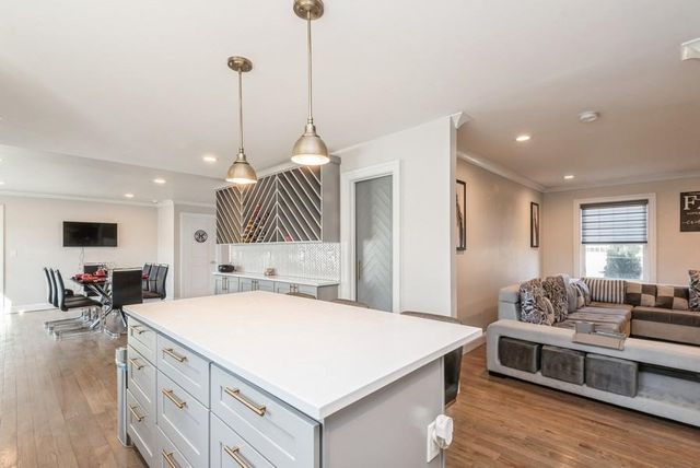 645 N Indiana Avenue, Lindenhurst, NY 11757