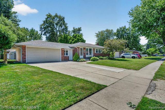 23784 Linne Street, Clinton Township, MI 48035