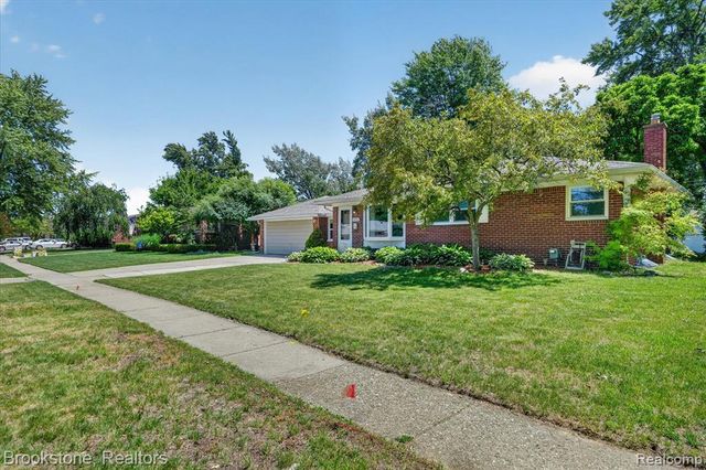 23784 Linne Street, Clinton Township, MI 48035