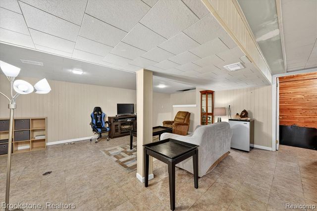 23784 Linne Street, Clinton Township, MI 48035