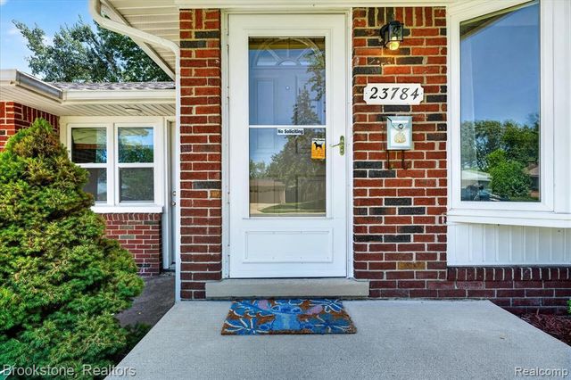 23784 Linne Street, Clinton Township, MI 48035